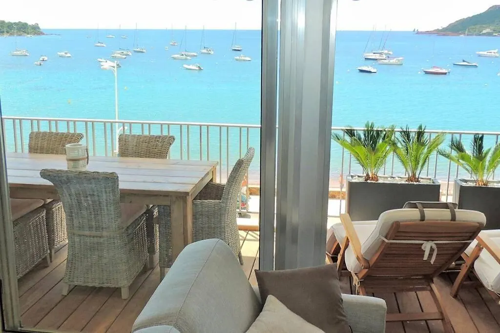 Emplacement Privilegie Pour Ce Bel Appartement contacts
