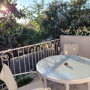 https://appartement-lgant-32m2-deux-chambres-15-min-de-laroport.fr-paris.fr